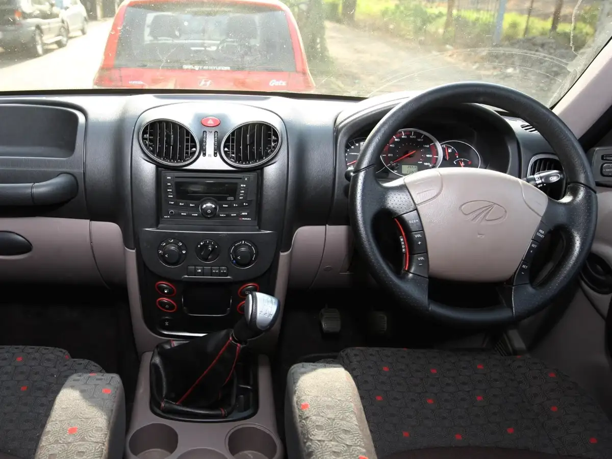 used-mahindra-scorpio interior