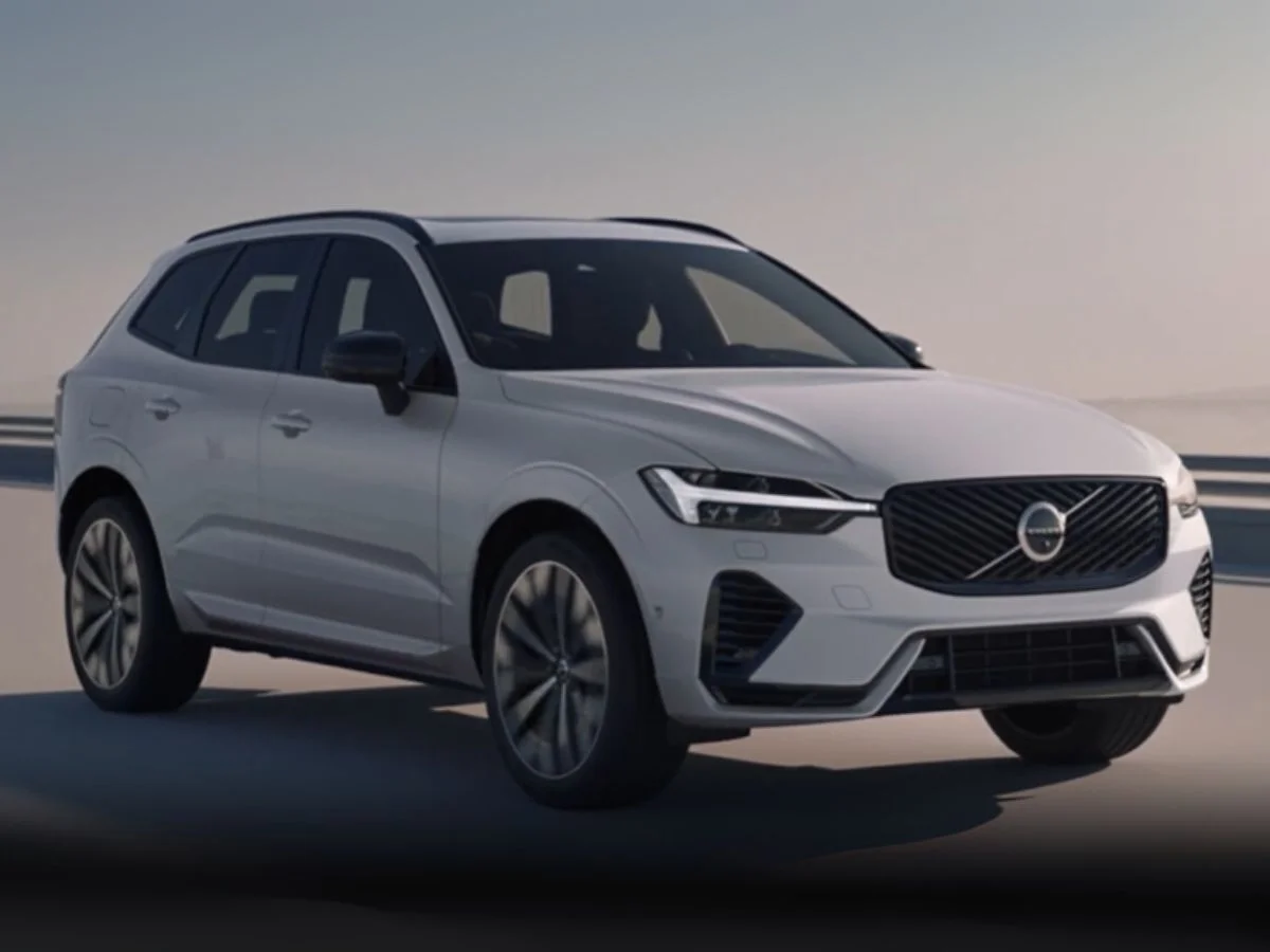2025-volvo-xc60-crystal-white-colour-volvo.webp