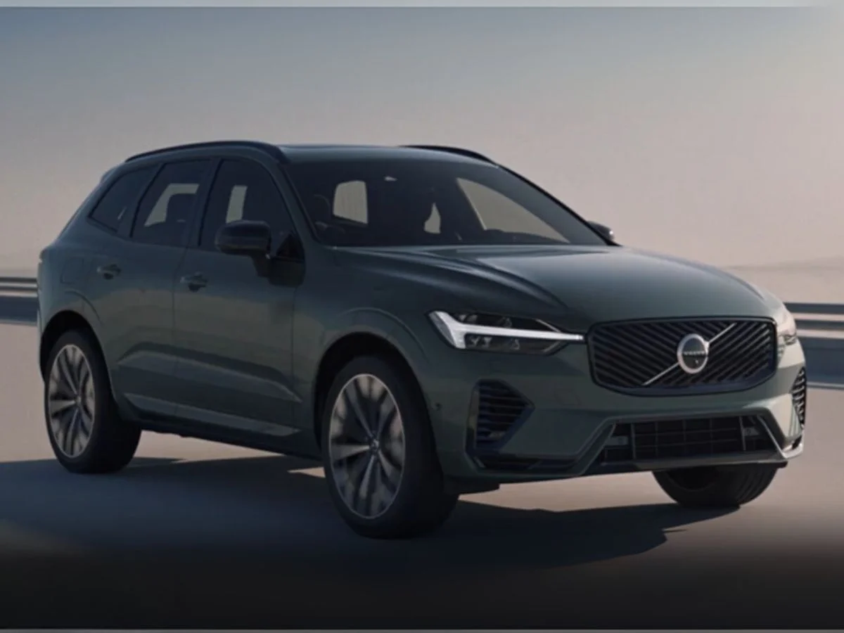 2025-volvo-xc60-forest-lake-colour-volvo.webp
