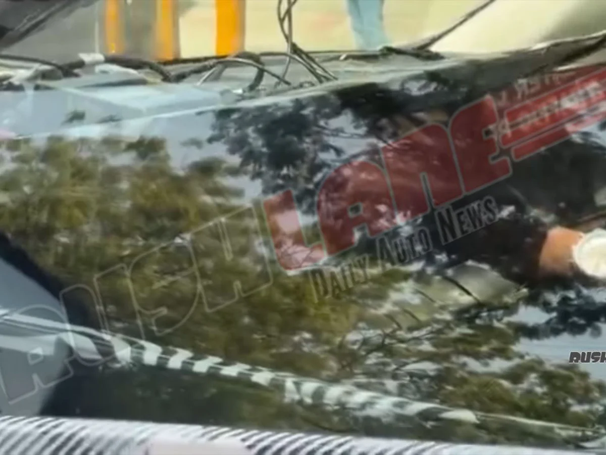 2025 Mahindra XUV700 facelift spy shots