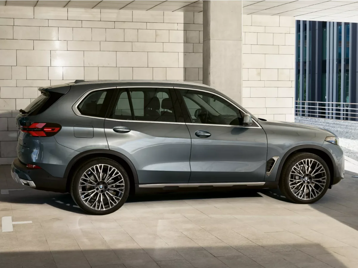 2025 BMW X5 side profile