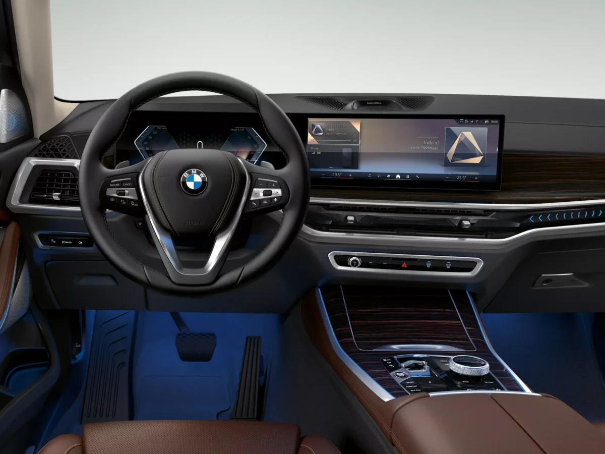 2025 BMW X5 interior