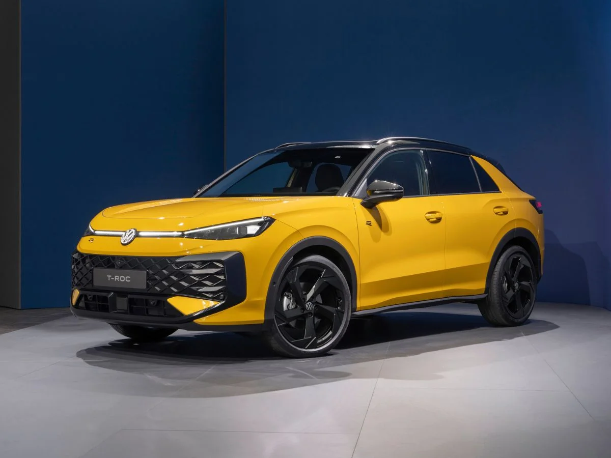 2025 volkswagen t roc front three quarters