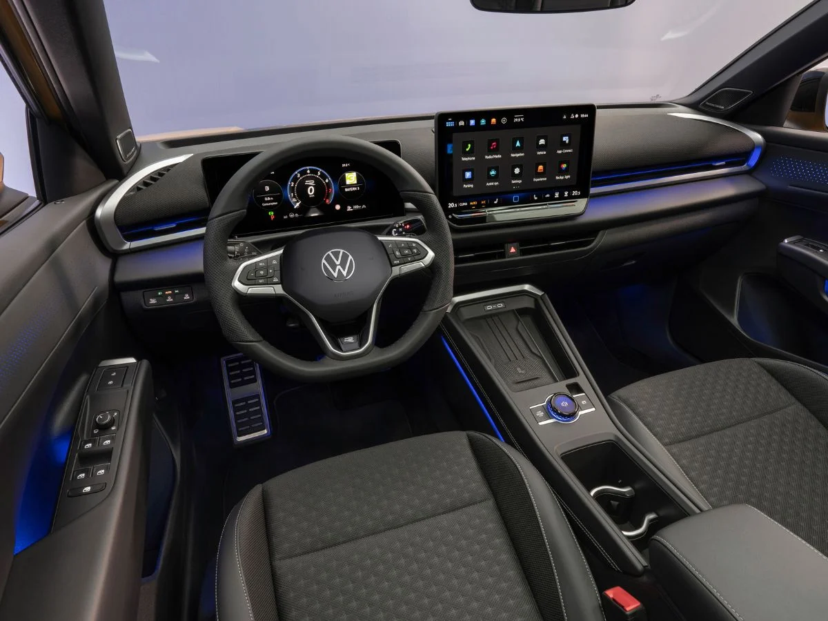 2025 volkswagen t roc interior dashboard