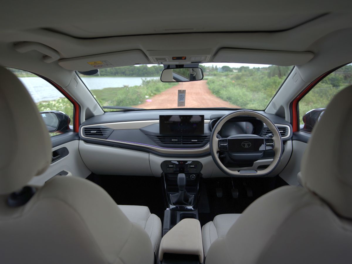 2025 tata altroz facelift interior dashboard features touchscreen steering wheel front armrest sunroof aryan