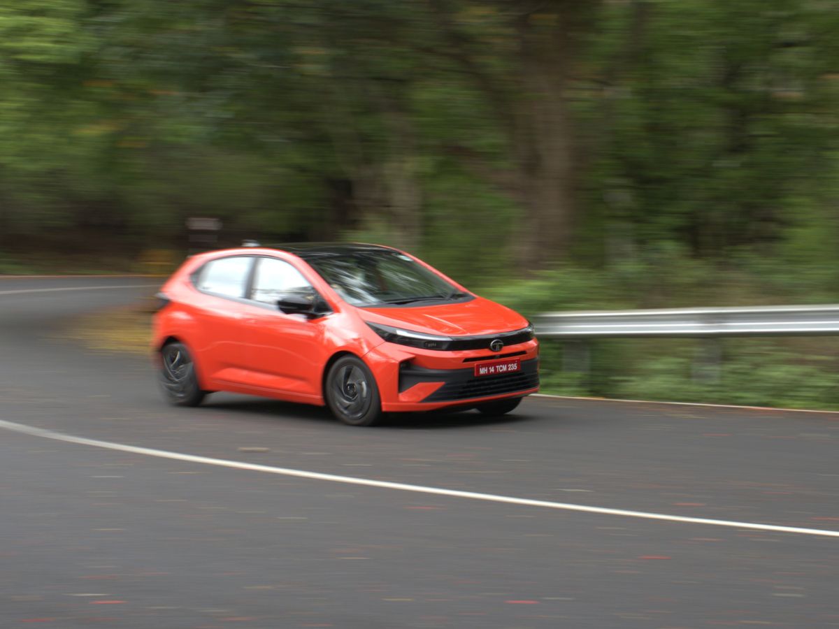 car action shots photography tata altroz first gen facelift nandi hills bangalore aryan
