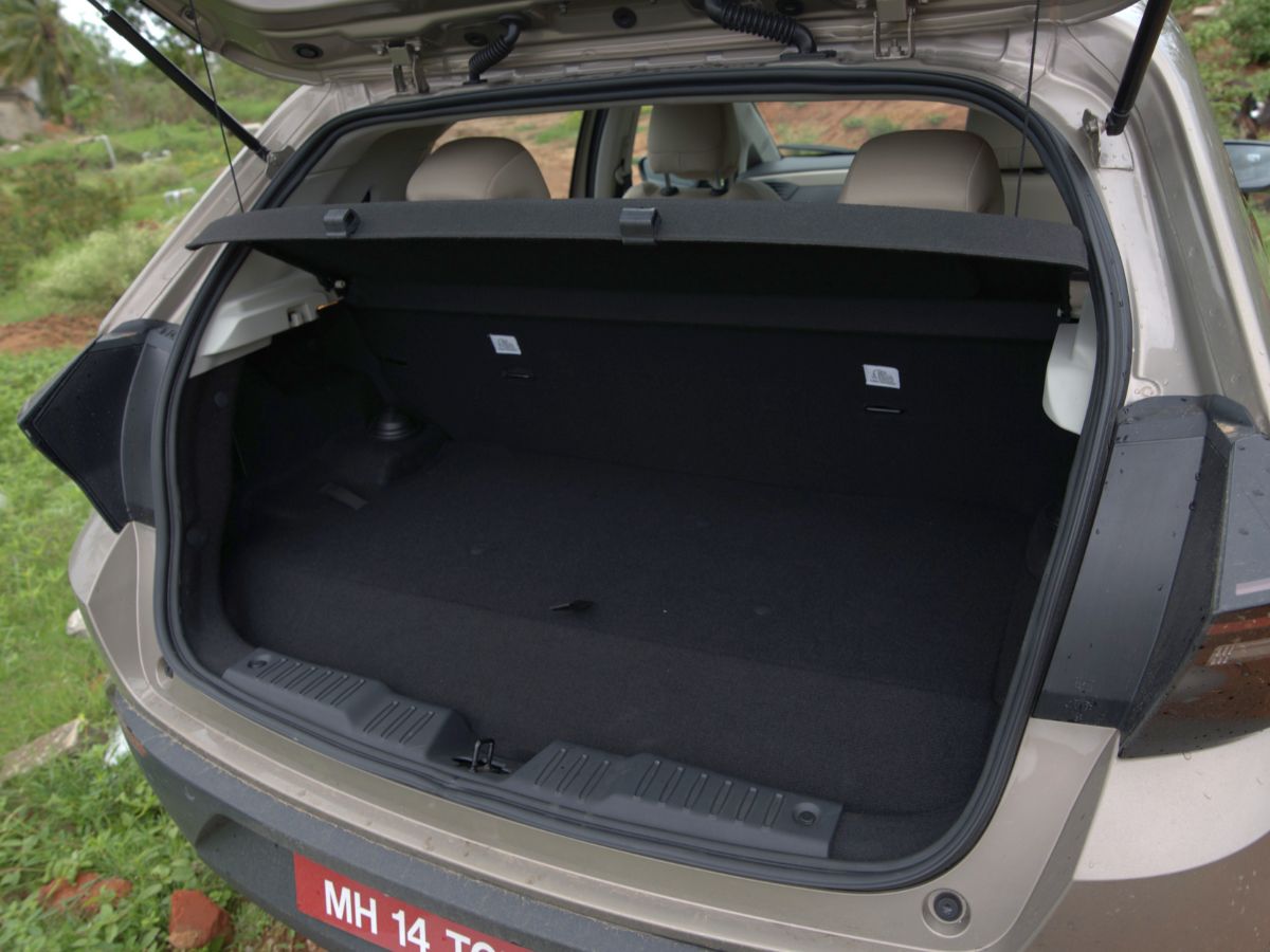 tata altroz cng boot space dual cylinder aryan