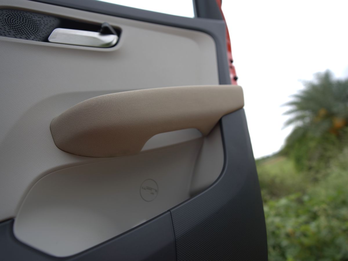 2025 tata altroz inside door handles design flaw door pockets storage spaces aryan