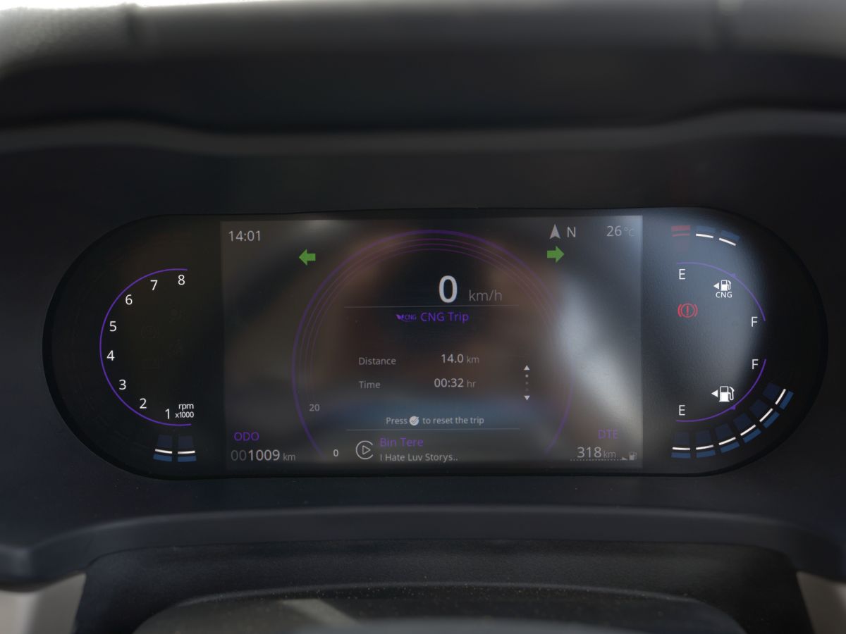 2025 tata altroz digital drivers display tft cng trip issues aryan