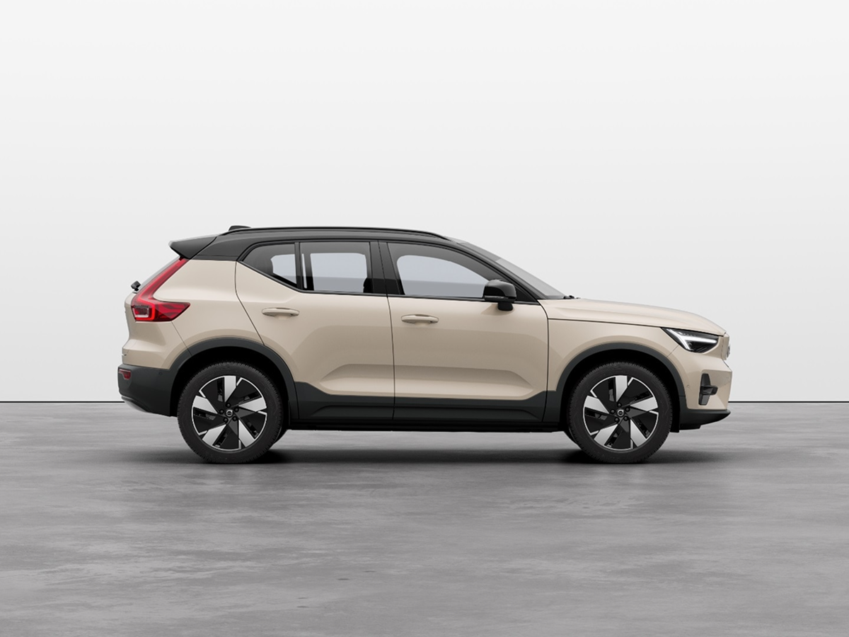 Volvo EX40 Right Side View