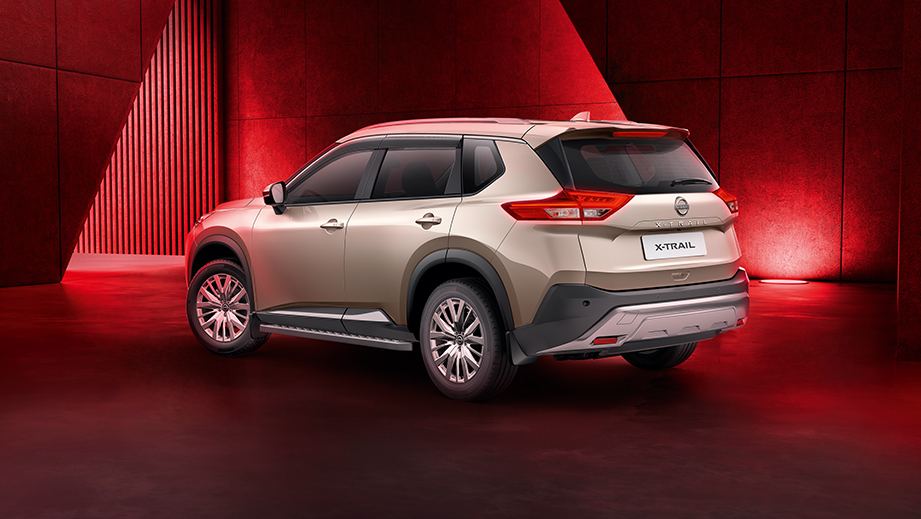 Nissan X-Trail Rear Left View