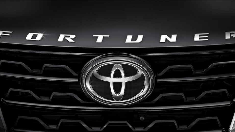 Toyota Fortuner Exterior image 2