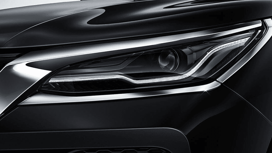 Toyota Fortuner Exterior image 10