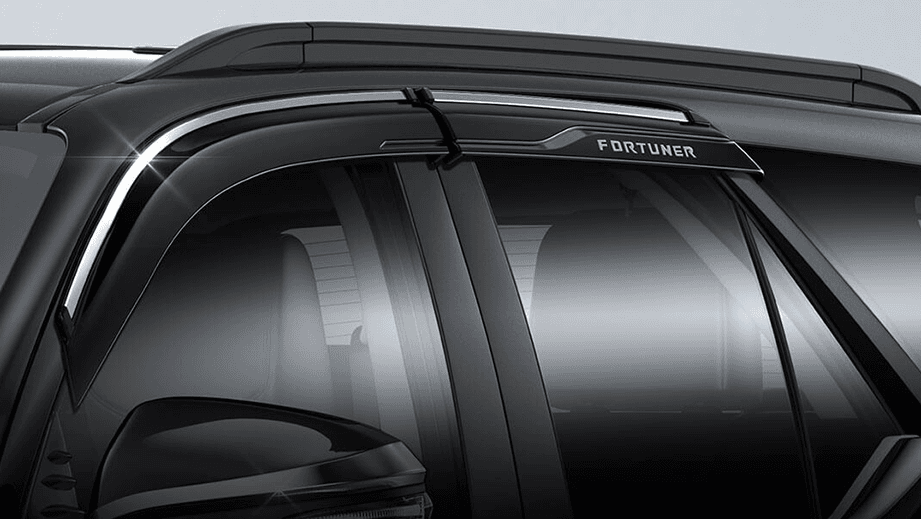 Toyota Fortuner Exterior image 1