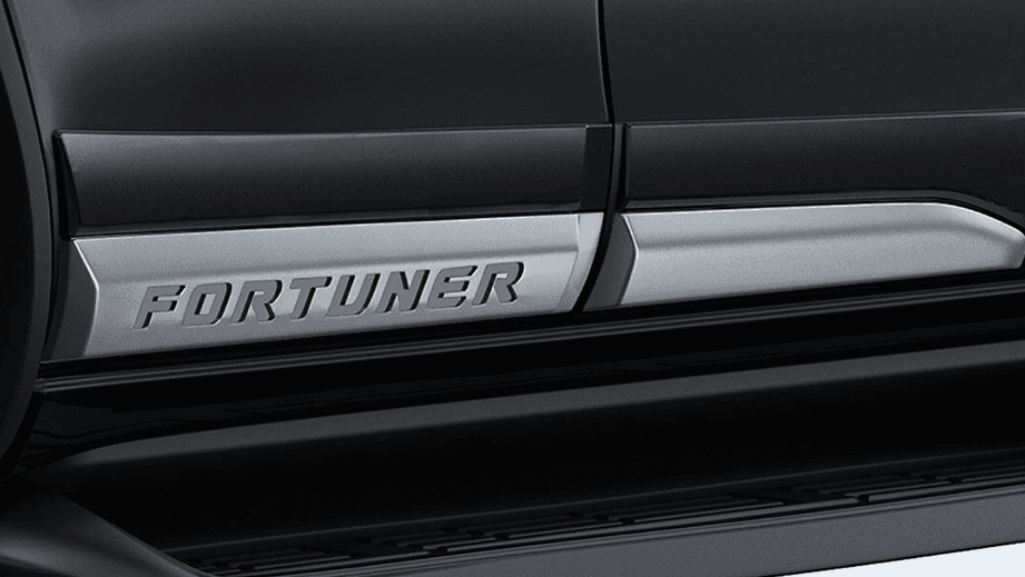 Toyota Fortuner Exterior image 19