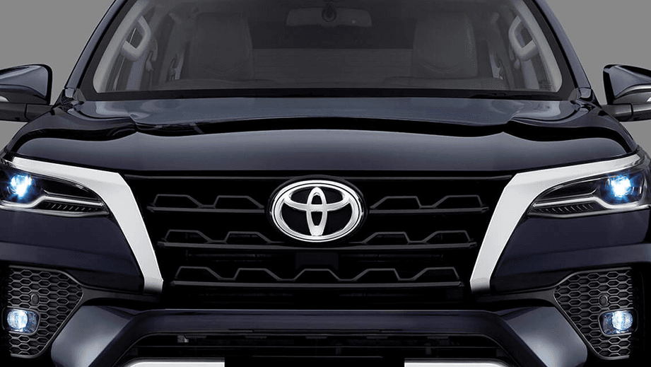 Toyota Fortuner Exterior image 6