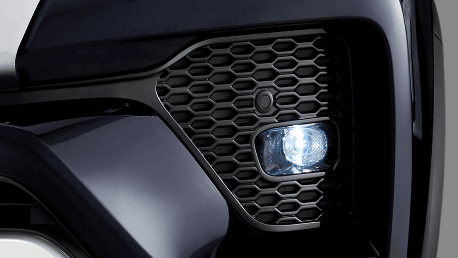 Toyota Fortuner Exterior image 8