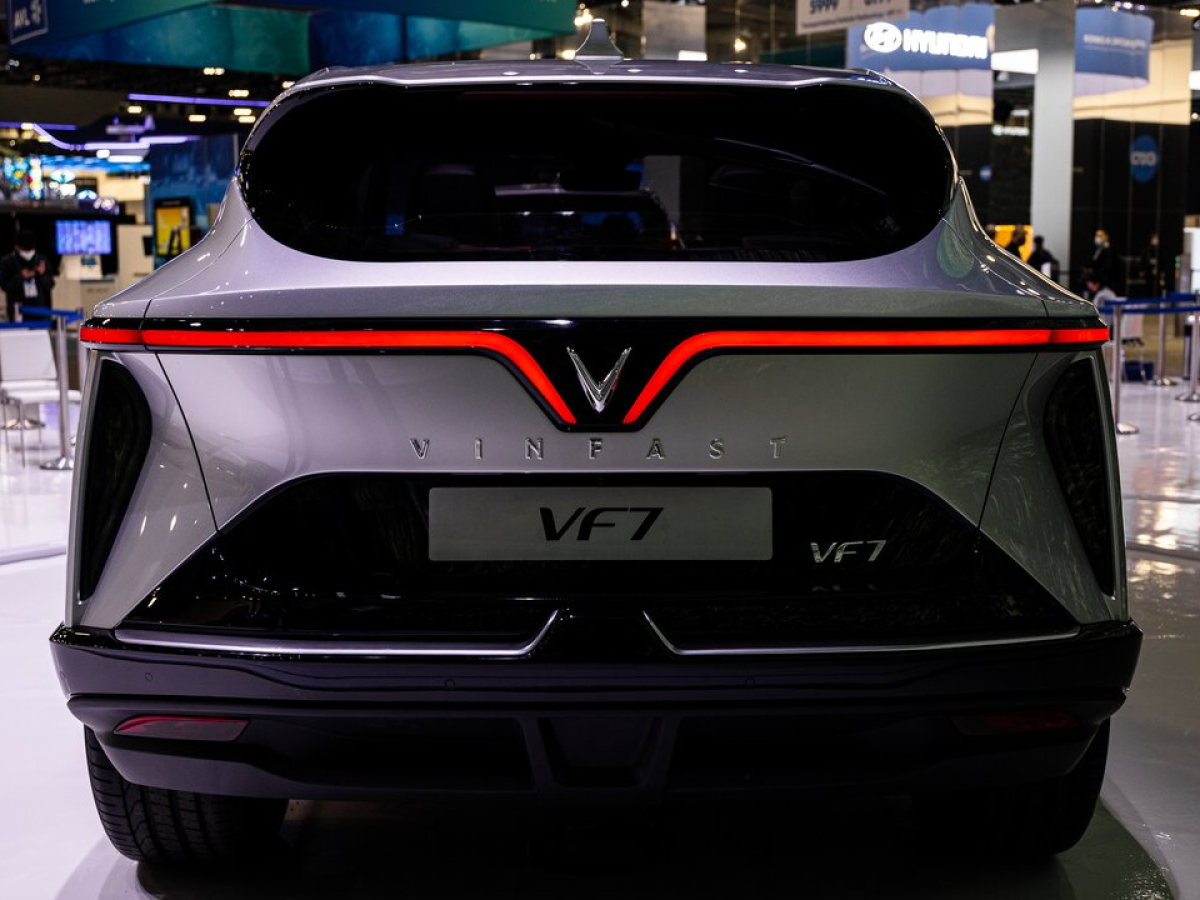 Vinfast VF7 Rear Side View