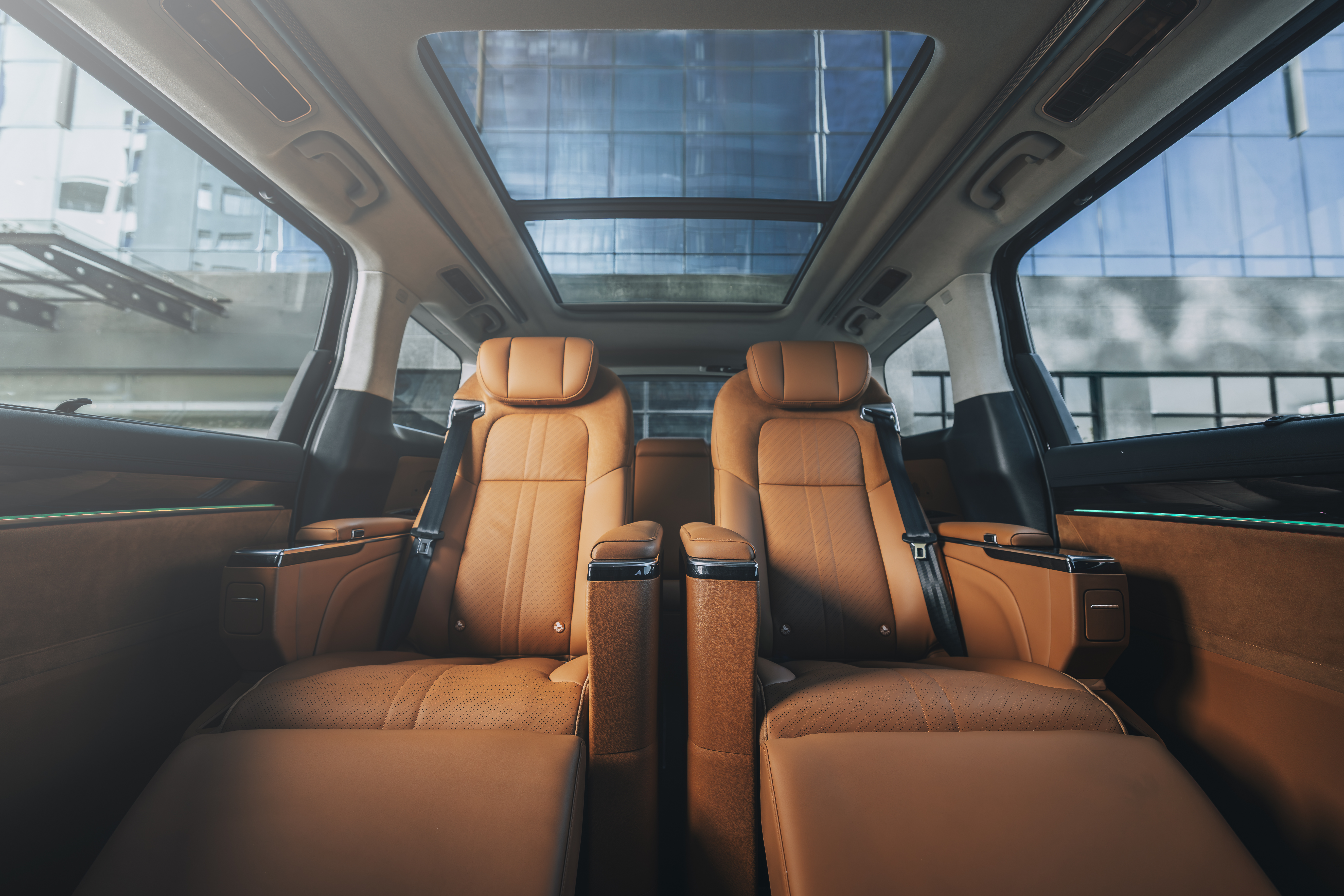 Presidential Seats offer a first-in-segment 16-way adjustability, along with ventilated heating and 8 massage modes for unmatched comfort.