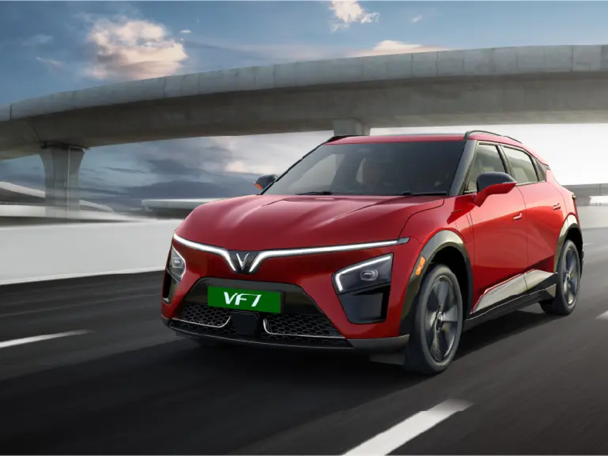 VF7 Front Three Quarter View
